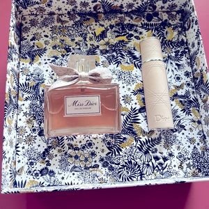 MISS DIOR EAU DE PARFUM PERFUME SET WITH VAPORISATEUR! Brand new. not used!